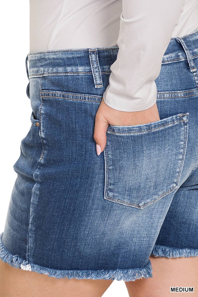 PLUS SIZE MID RISE RAW FRAYED HEM DENIM SHORTS