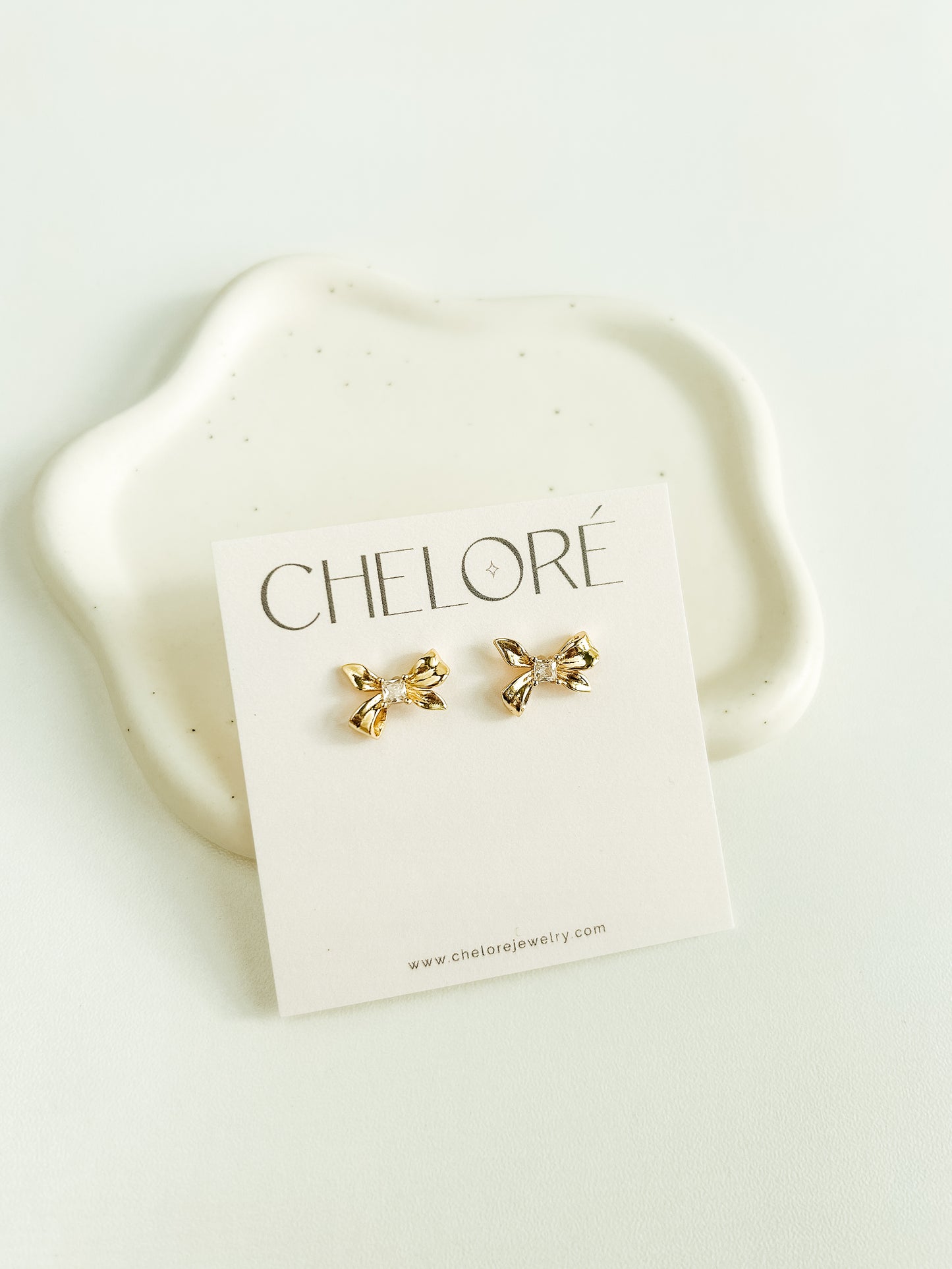 Cheloré Bow Studs