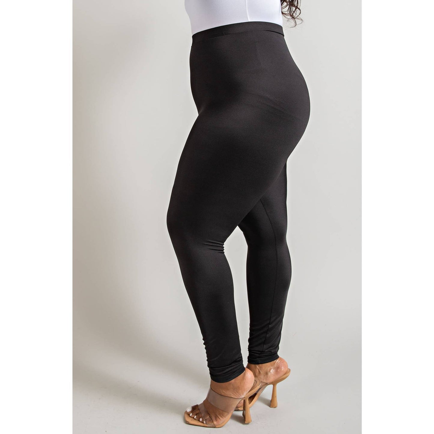 PLUS SIZE HIGH RISE LEGGINGS