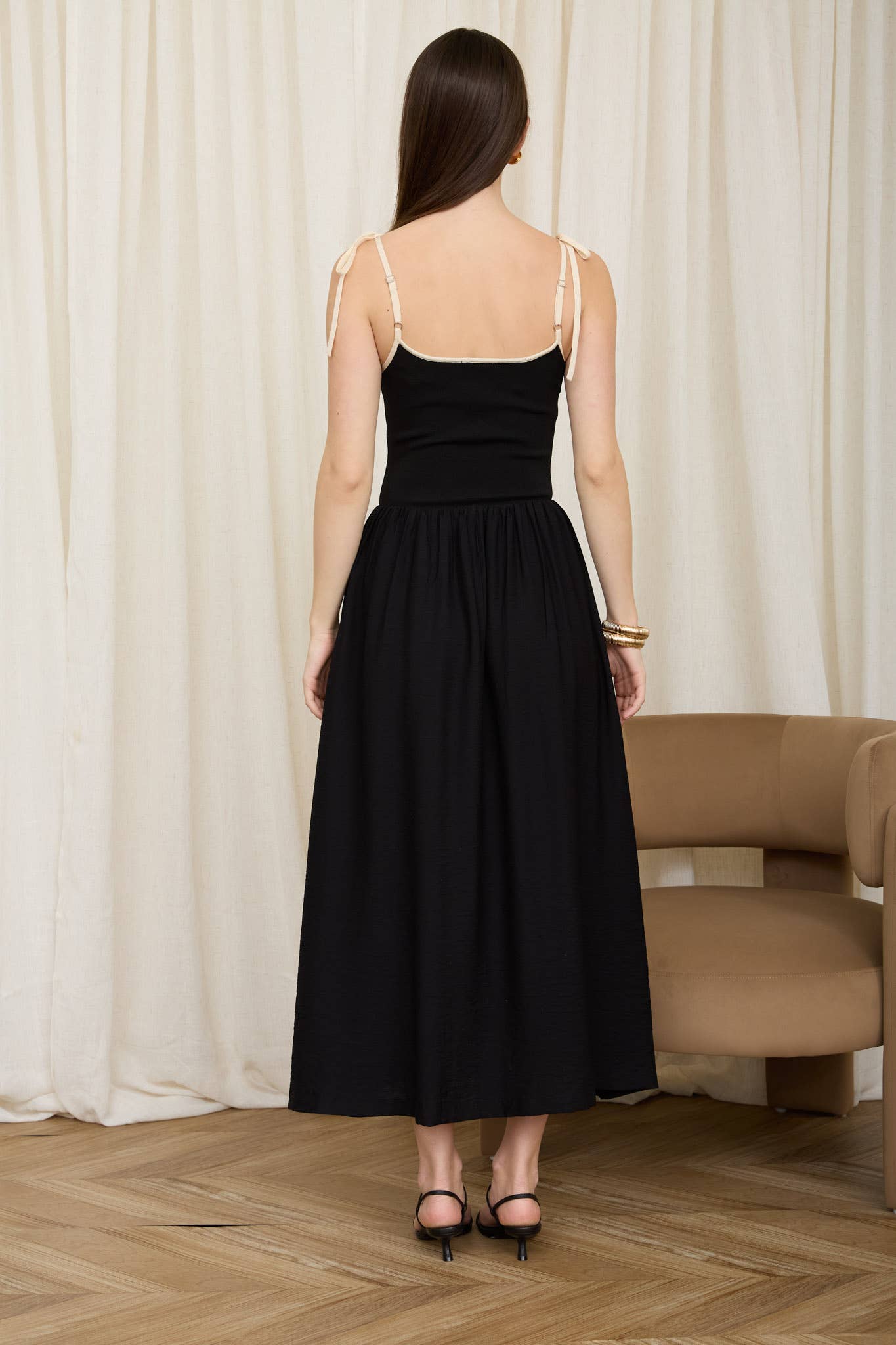 Scoop Neck Contrast Tie Maxi Dress