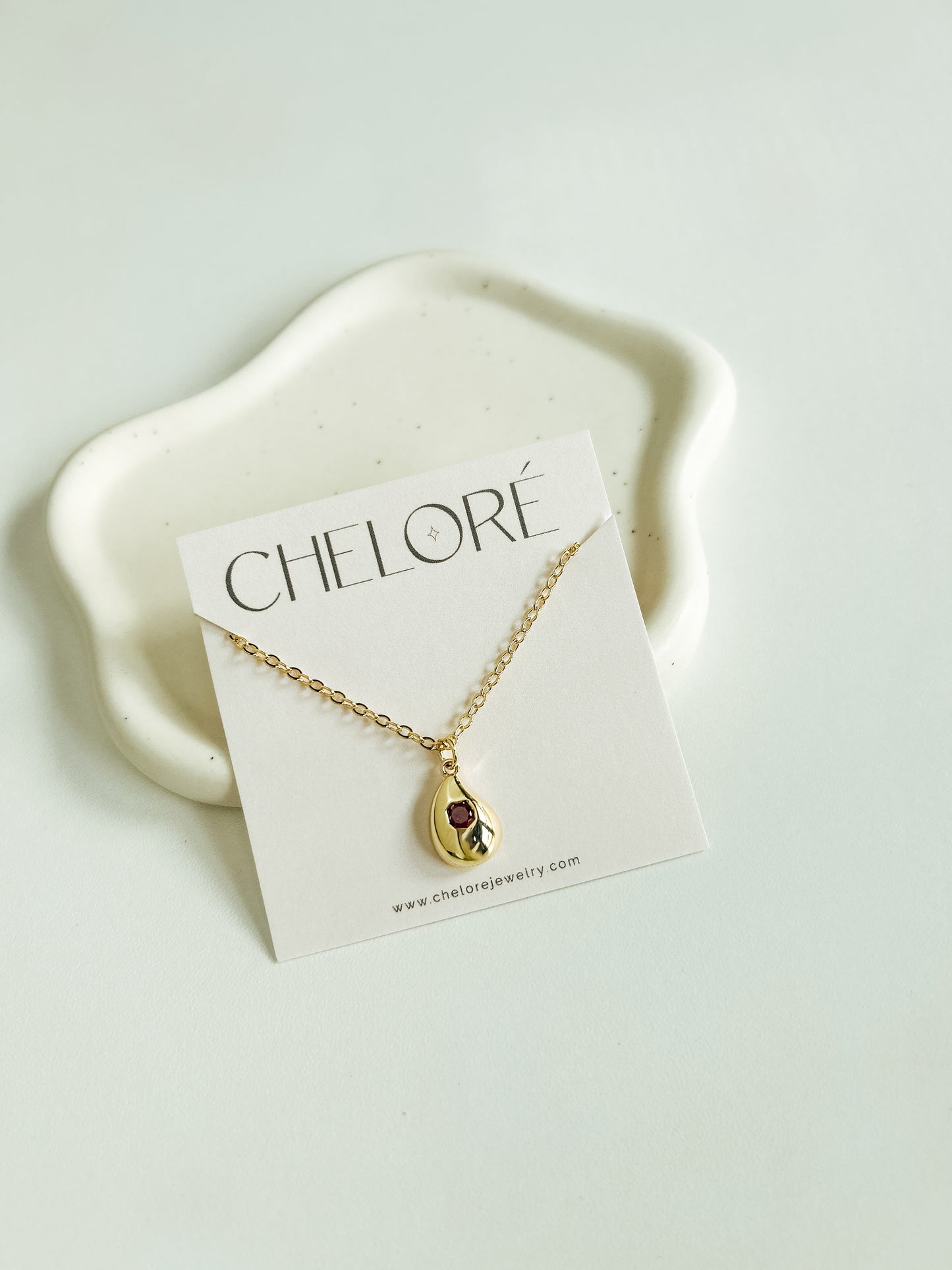 Cheloré Teardrop Gold Necklace