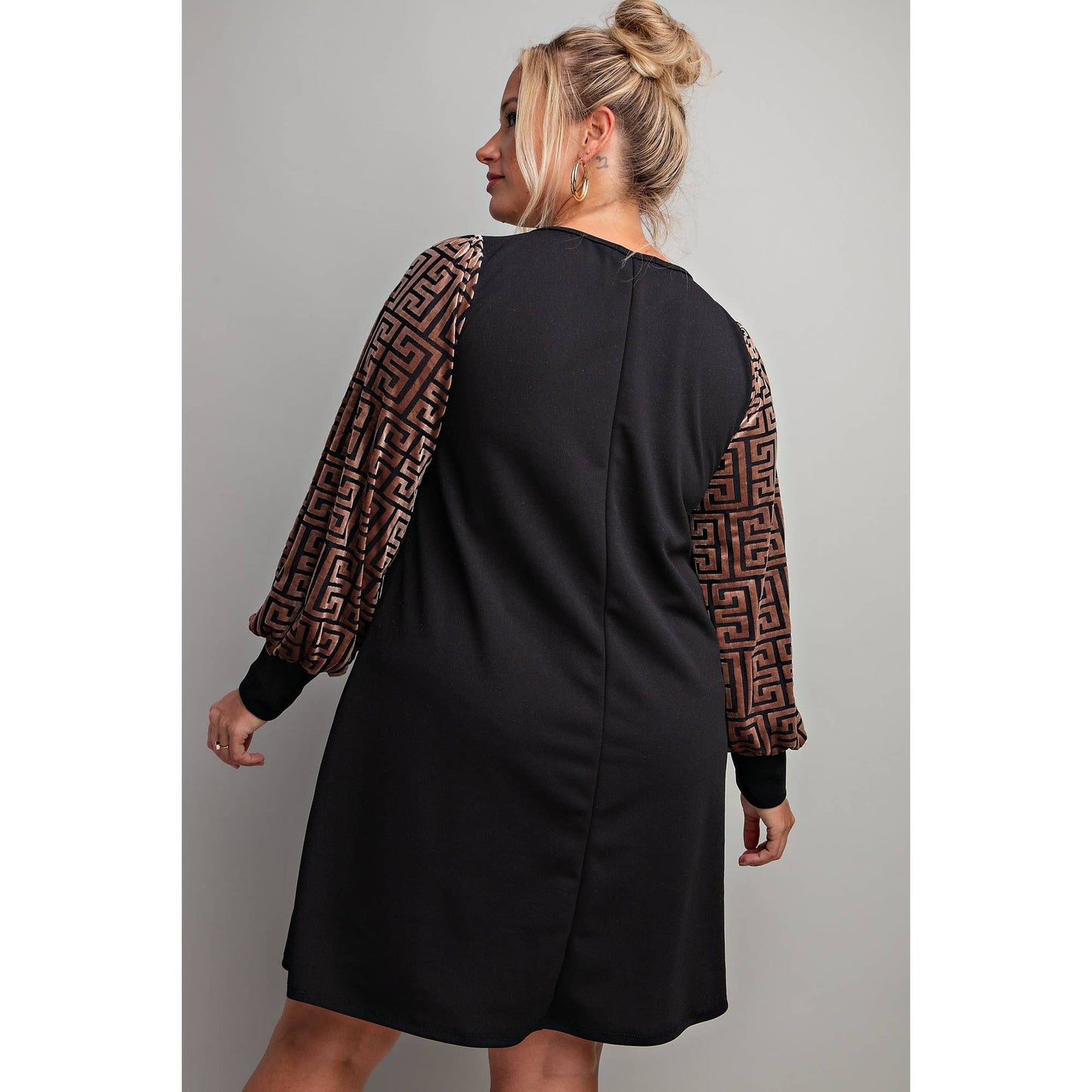 PLUS SIZE SHIFT DRESS WITH BURNOUT LONG SLEEVES