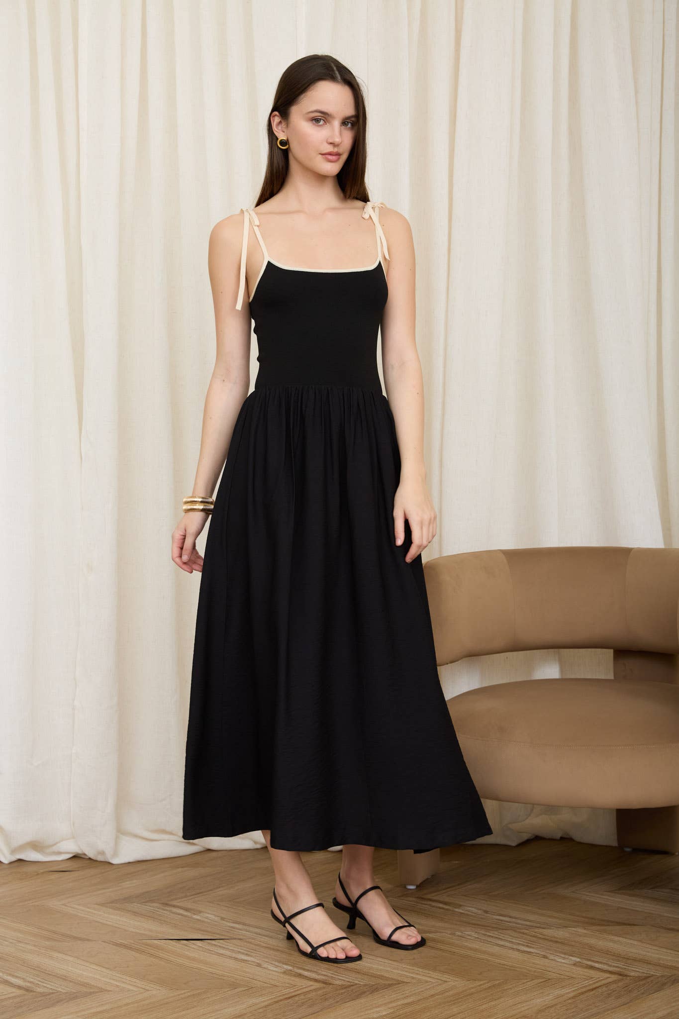 Scoop Neck Contrast Tie Maxi Dress
