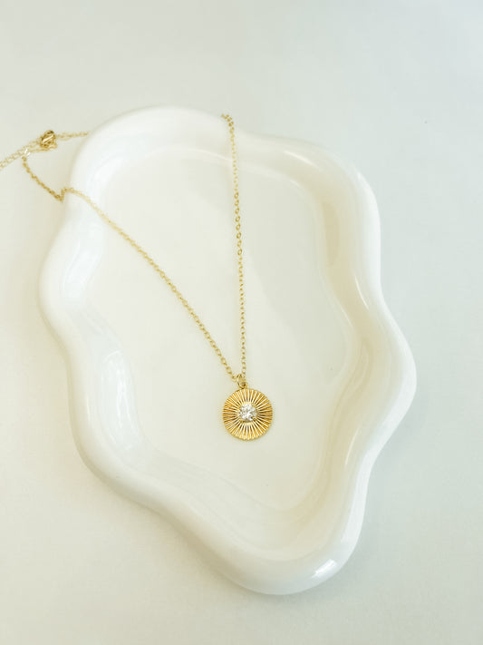 Cheloré Round Gold Necklace