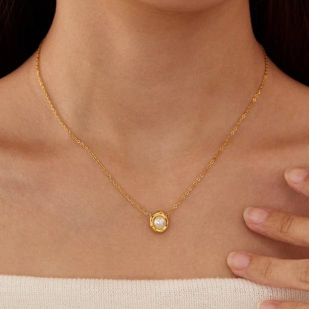 Gold Pearl Center Necklace