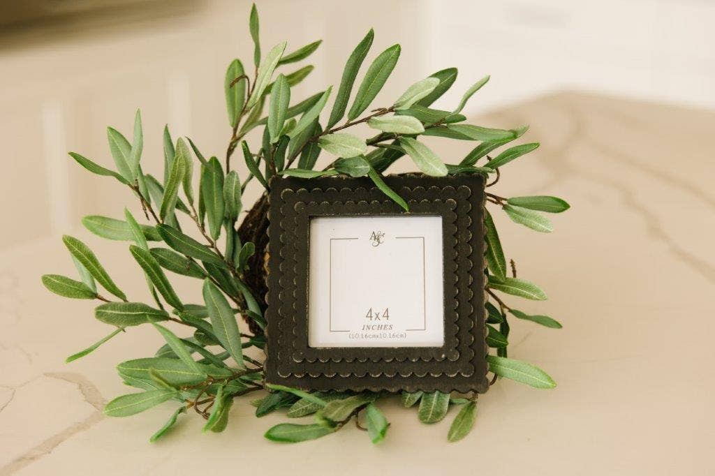 4x4 Black Wood Scallop Frame